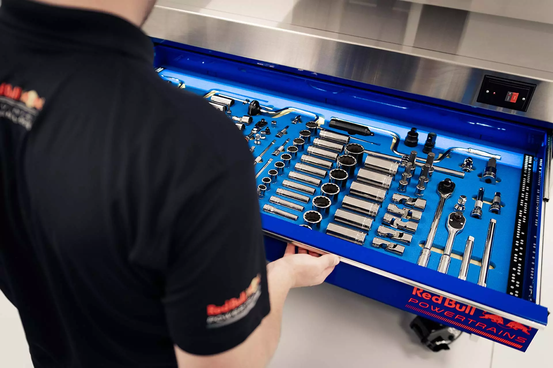 Snap-on to Provide Tools and Tool Control Solutions to Red Bull Powertrains’ New Hi-Tech U.K. Technology Campus 1 Snap-on to Provide Tools and Tool Control Solutions to Red Bull Powertrains’ New Hi-Tech U.K. Technology Campus