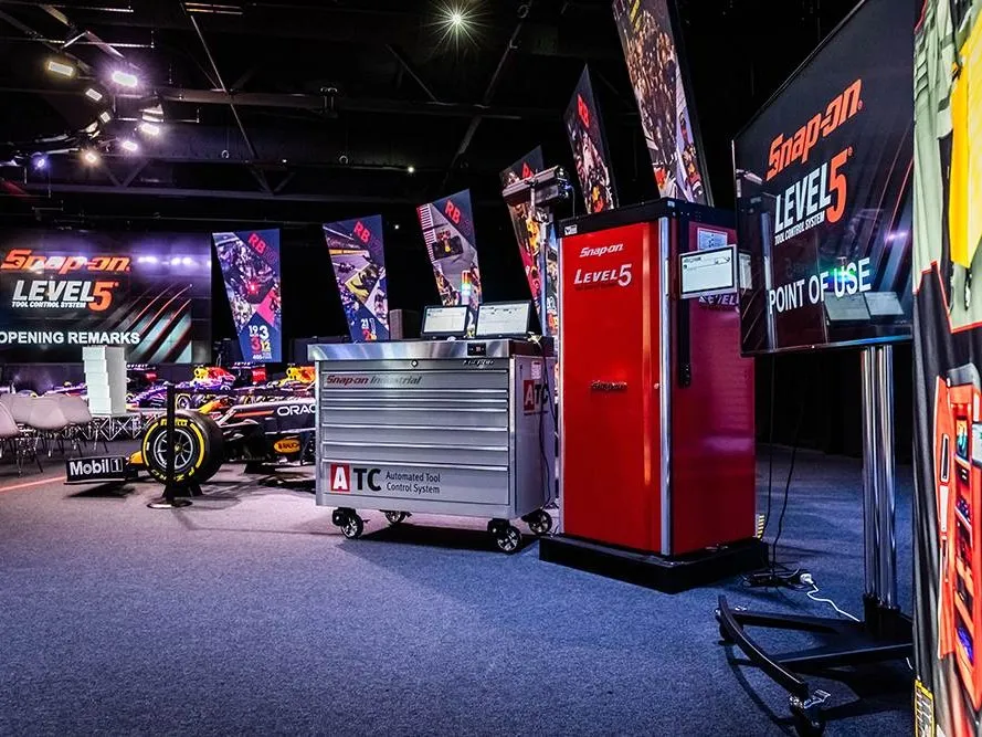 Snap-on’s newly enhanced tool management system - launched at the prestigious Red Bull Racing headquarters in Milton Keynes 16 965A6163 LR uai